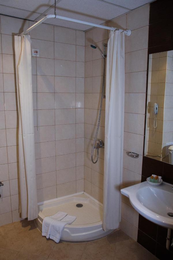 Kleptuza 4*